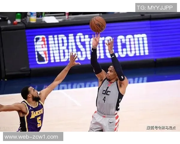 替补奇兵罗林斯上半场表现抢眼贡献11分5板2助攻正负值高达17